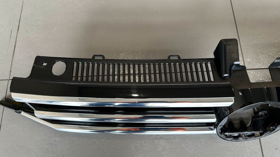 VW Touran Original Kühlergrill Grill Frontgrill 5TA853651 in Dortmund