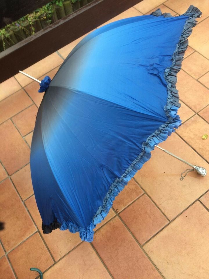 Schirm Regenschirm extravagant in Dresden