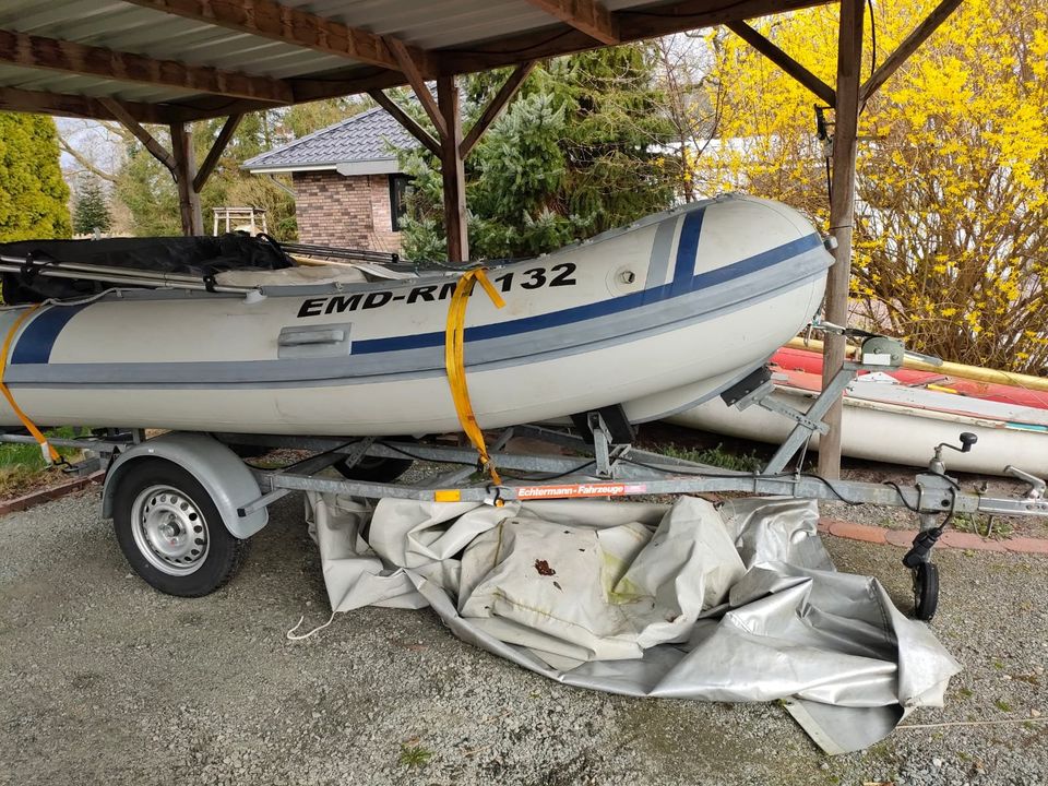 Motorboot Hypalon 3,7 - 1,8m Yamaha 20PS erst 30Stunden Trailer in Westoverledingen
