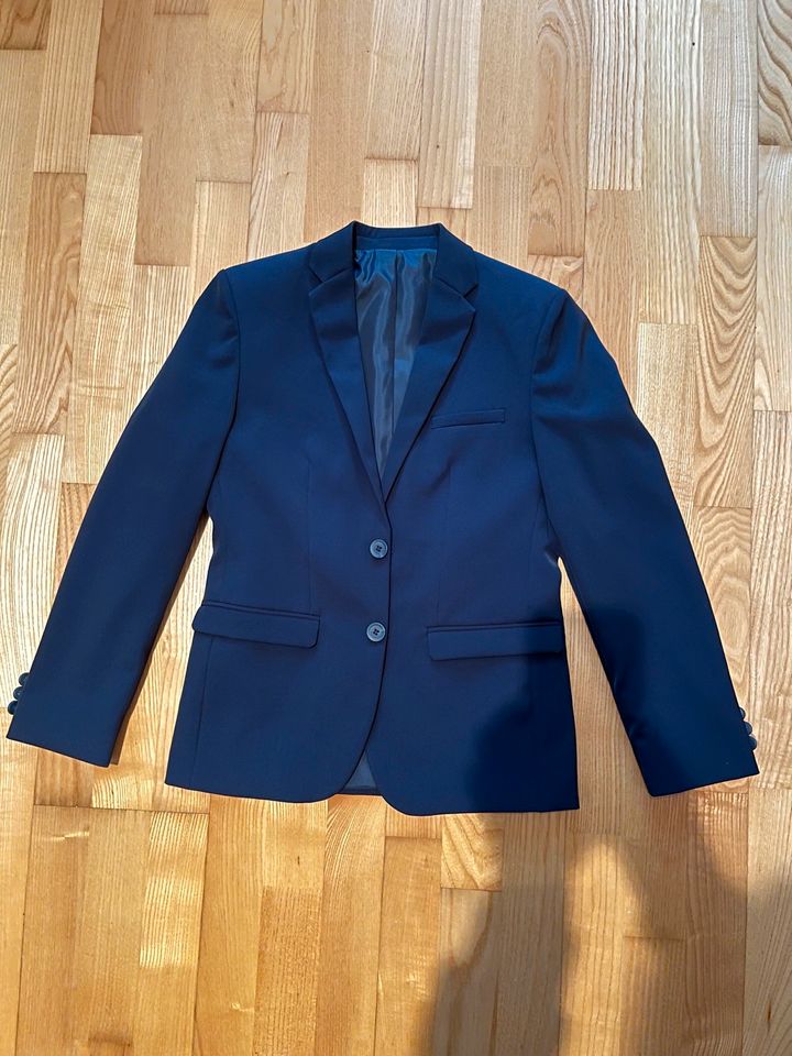 Anzug in schickem dunkelblau in Emmering