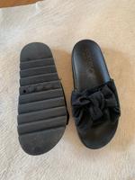 Sandale/Pantolette, schwarz mit Schleife, wie Neu Bayern - Altusried Vorschau