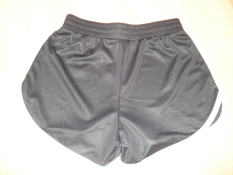 Mädchen Sport Hose kurze Hose - schwarz - H&M - Gr. 134/140 in Waldkirch