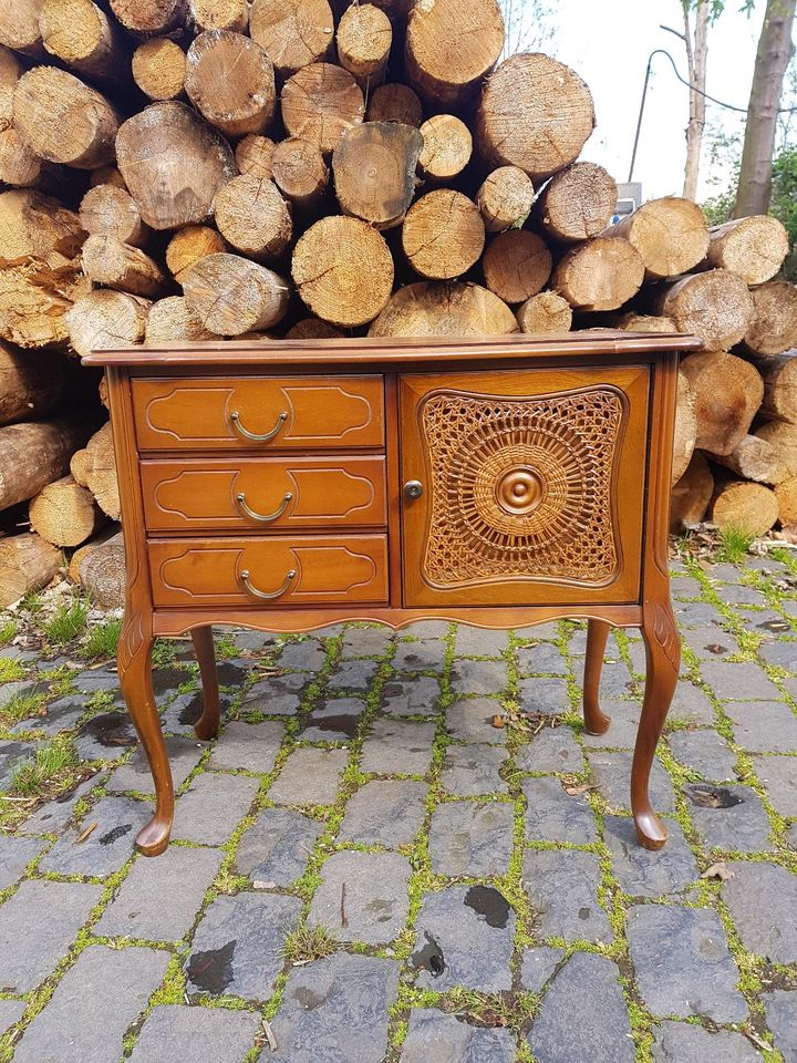 Kleine Kommode, vintage, Chippendale- stil, wiener Geflecht in Köln -  Mülheim | eBay Kleinanzeigen ist jetzt Kleinanzeigen