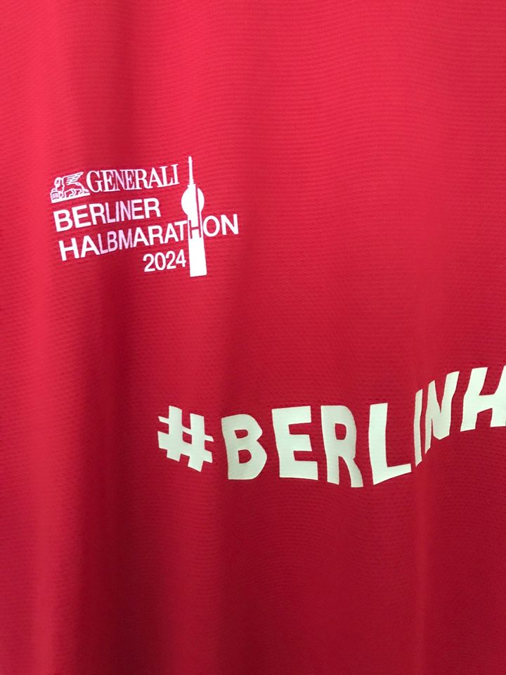 Adidas Laufshirt Sport Berlin Halbmarathon L Rot in Berlin