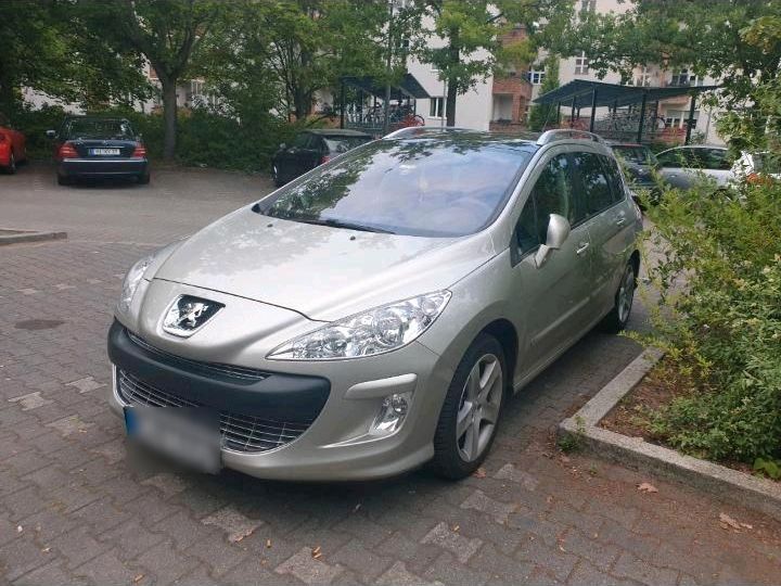 Peugeot 308sw in Berlin