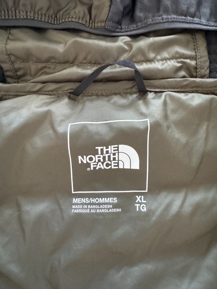 The North Face Herren Isolier Jacke Größe XL in Künzell