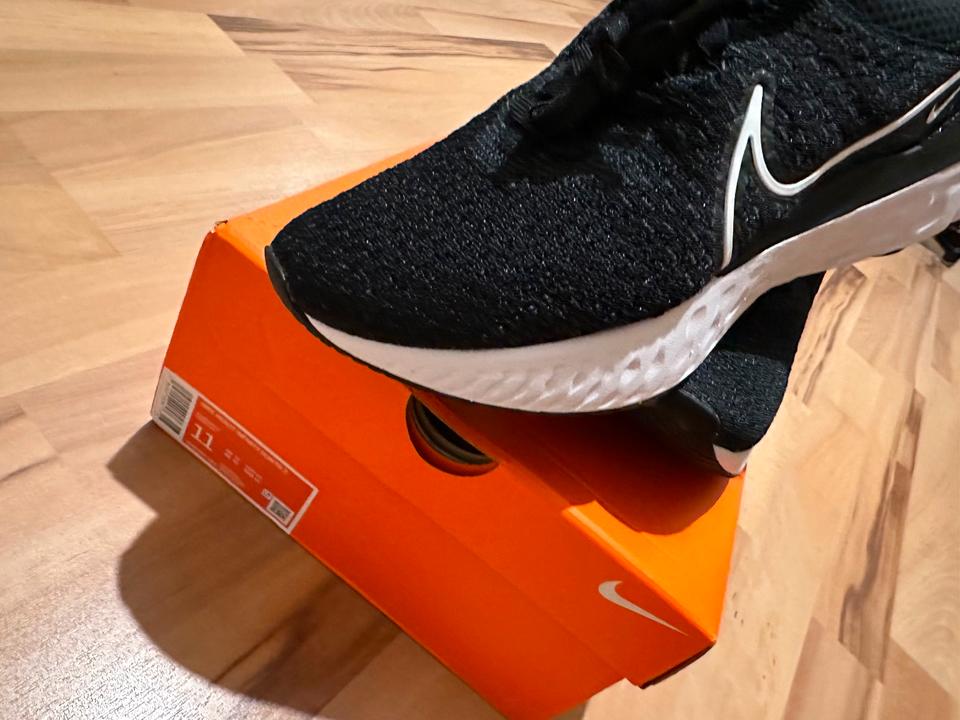 Nike React Infinity Run FK 3 Laufschuhe (Schwarz) EUR 45. NEU in Duisburg