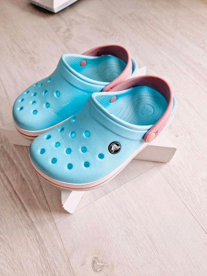 Crocs original Türkis J2 33 34 in Essen