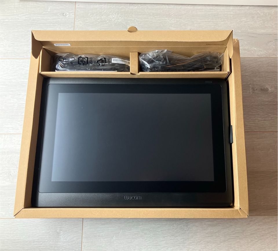 Wacom Cintiq 16 DTK1660K0B, Kreativ-Stift-Display, Grafiktablett in Hausen