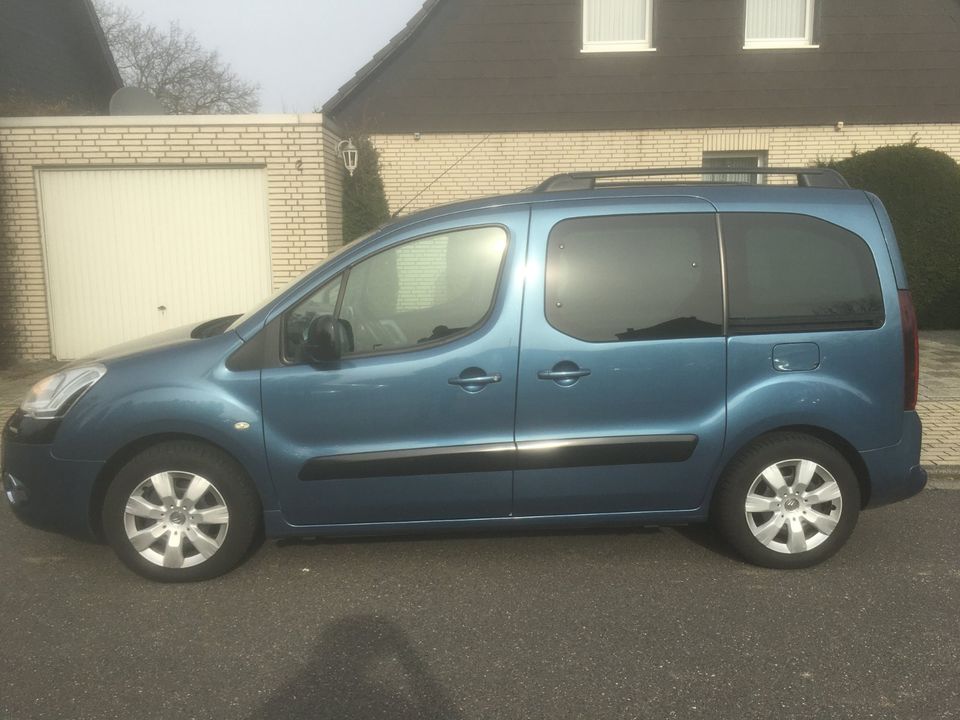 Citroën Berlingo VTi 120 Multispace Exclusive Panorama Dach in Düsseldorf