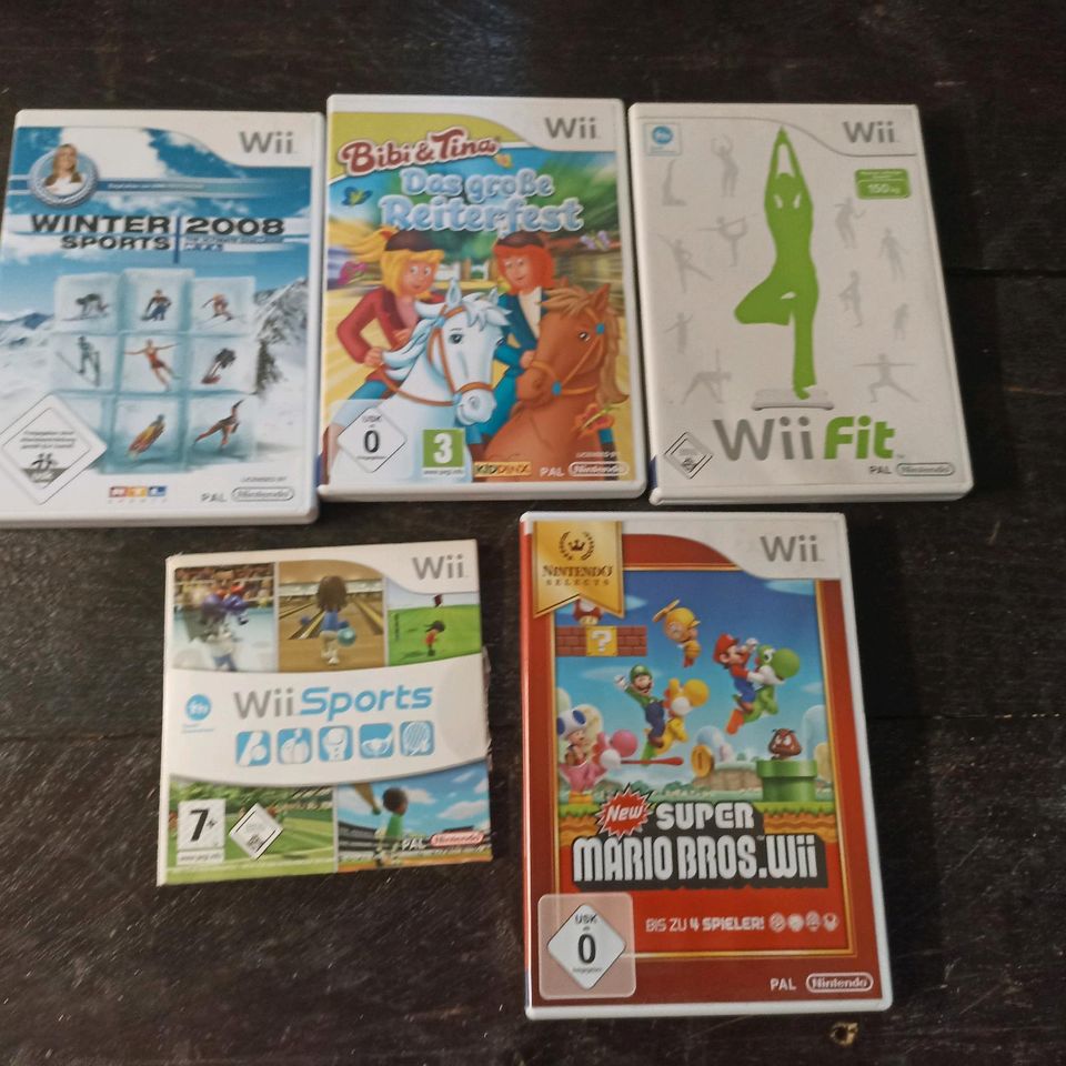 Wii Konsole mit Brett und spiele in Breisach am Rhein  