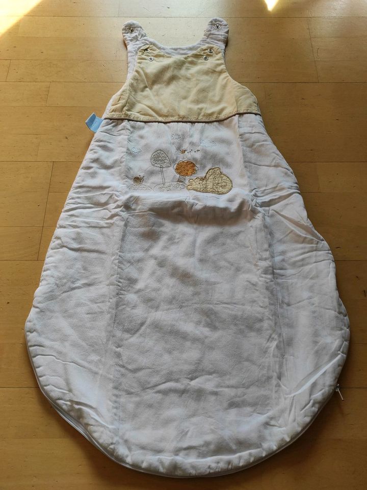 Babyschlafsack von Julius Zöllner mit Winnie Pooh Stickerei in Frankfurt am Main