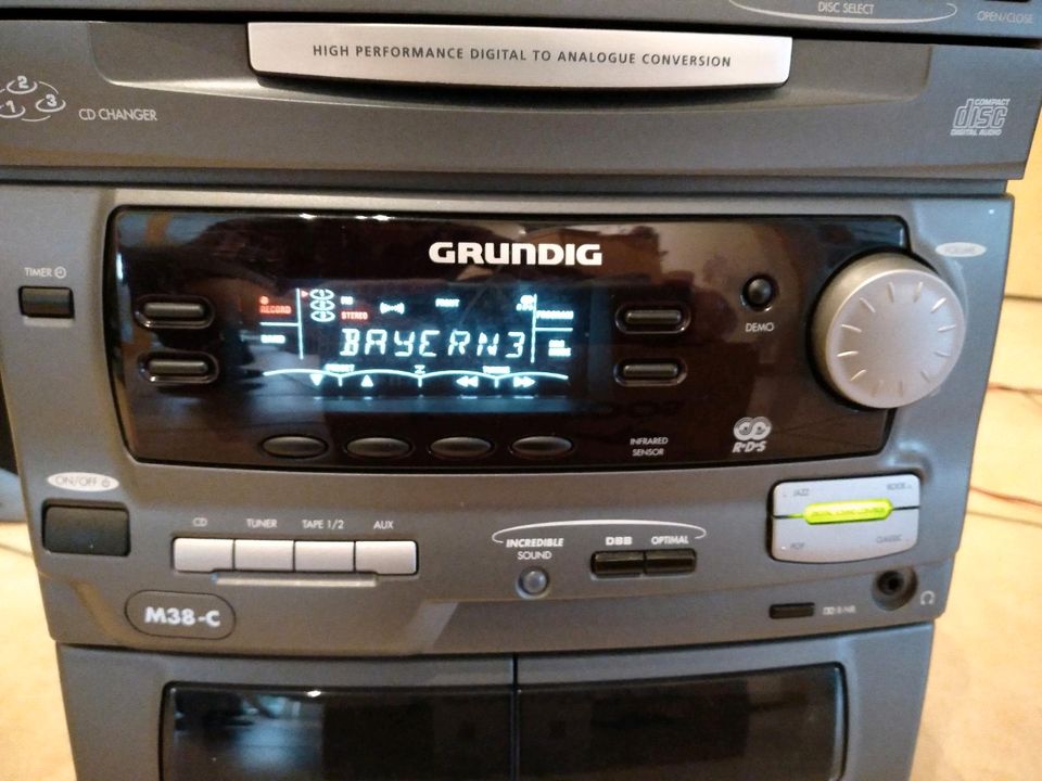 Grundig HiFi Stereo Kompakt Anlage, CD-Wechsler, 2x 100W in Mainhausen