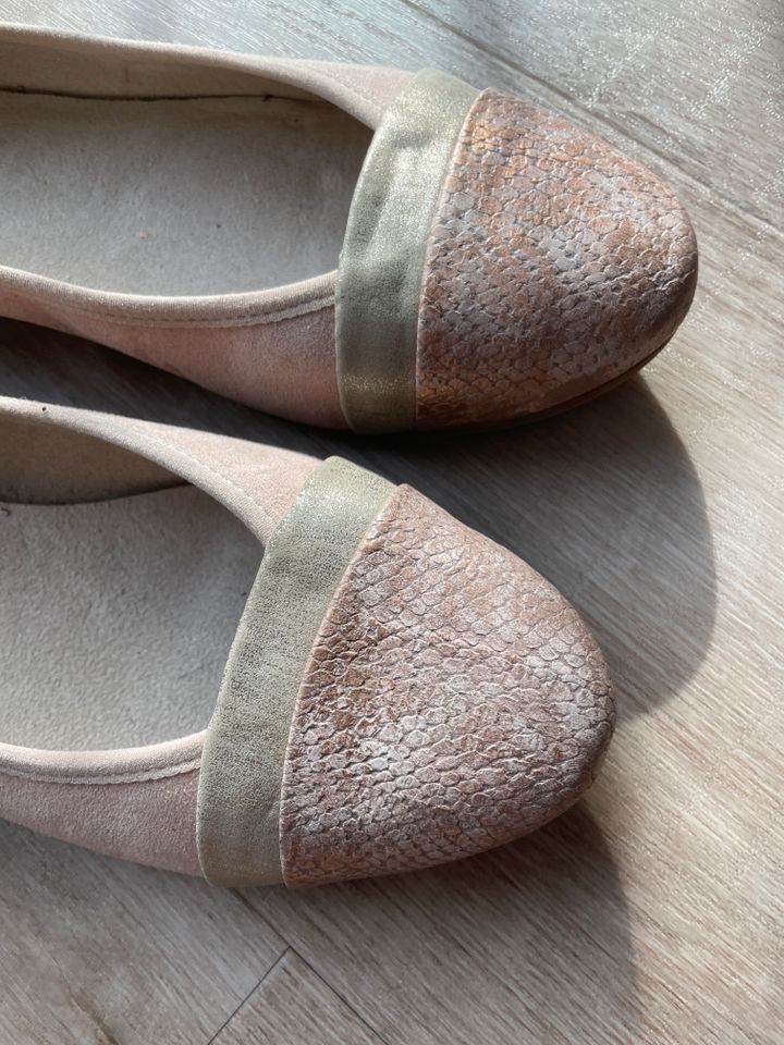 Schöne rosane Ballerinas, Gr. 39 in Attendorn