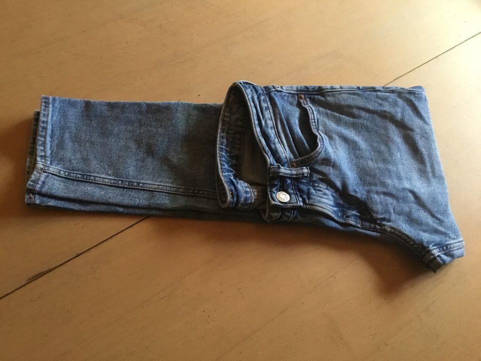 H&M Tapered Jeans Regular Gr.28/30 in Oberhaid