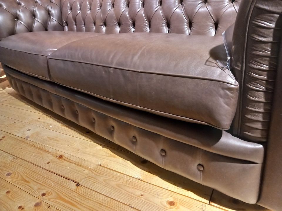 Sofa, Leder, dunkel braun, Ausstellungsstück, 1.997,--€** in Schneverdingen