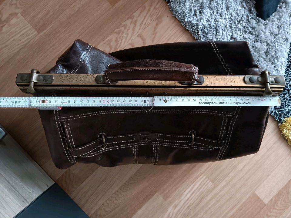 Alte, große Arzttasche / Reisetasche in Köthen (Anhalt)