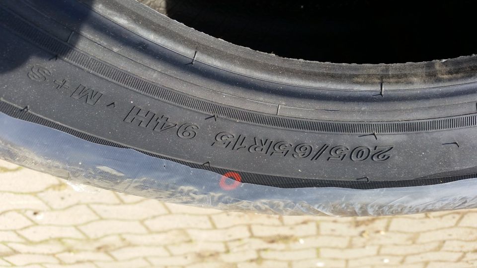 2 Winter Reifen Goodride Neu 205/65R 15 M+S  94H  RP28 in Herford