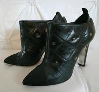 Chanel Leder Stiefeletten Pumps Schwarz Gr.37,5 CC Logo Hessen - Bad Vilbel Vorschau