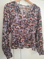 Bluse mit Blütenmuster Hessen - Kassel Vorschau