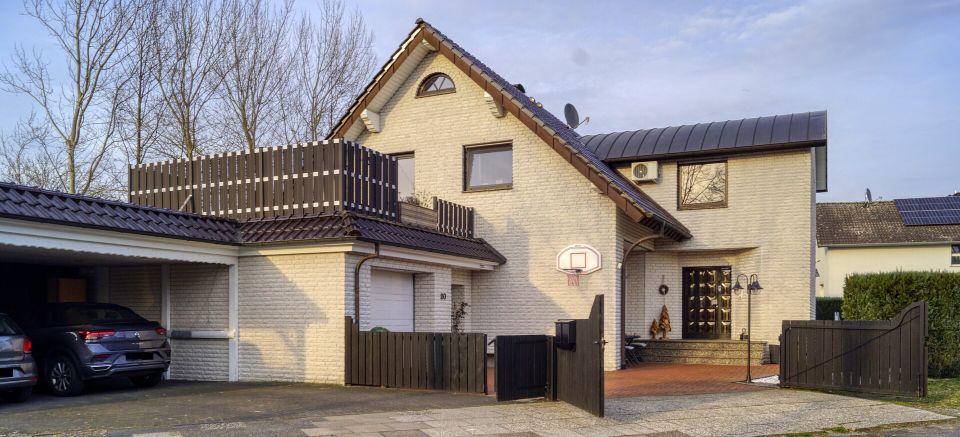 Toll ausgestattetes Zweifamilienhaus in schöner Lage von Hövelhöf in Hövelhof