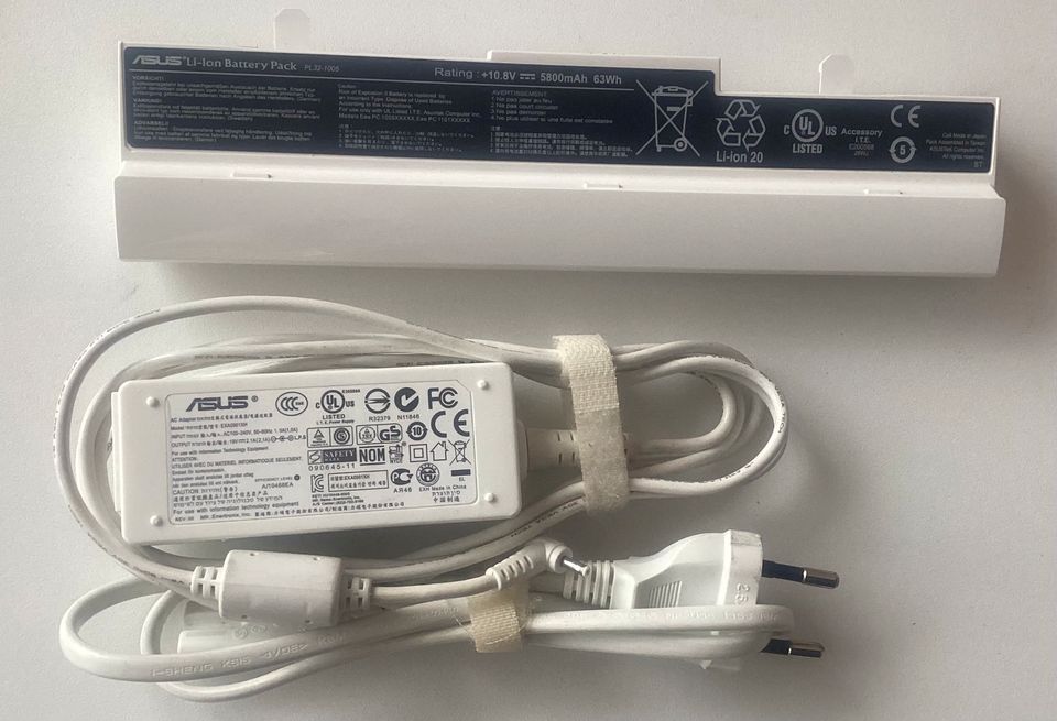 Orig. ASUS  AC. Adapter und Orig. ASUS Akku  In Top Zustand. in Ennigerloh