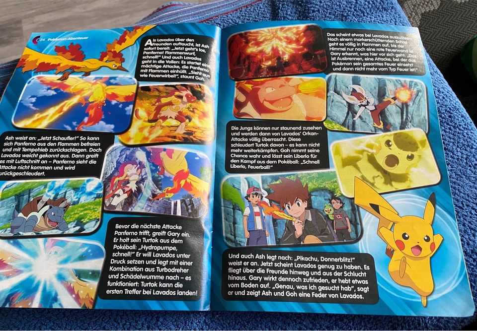 Pokémon Zeitschrift mit dem Spielzeug in Essen