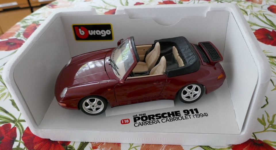 Modellauto 1/18 Porsche 911 Carrera Cabriolet 1994 in Nürnberg (Mittelfr)