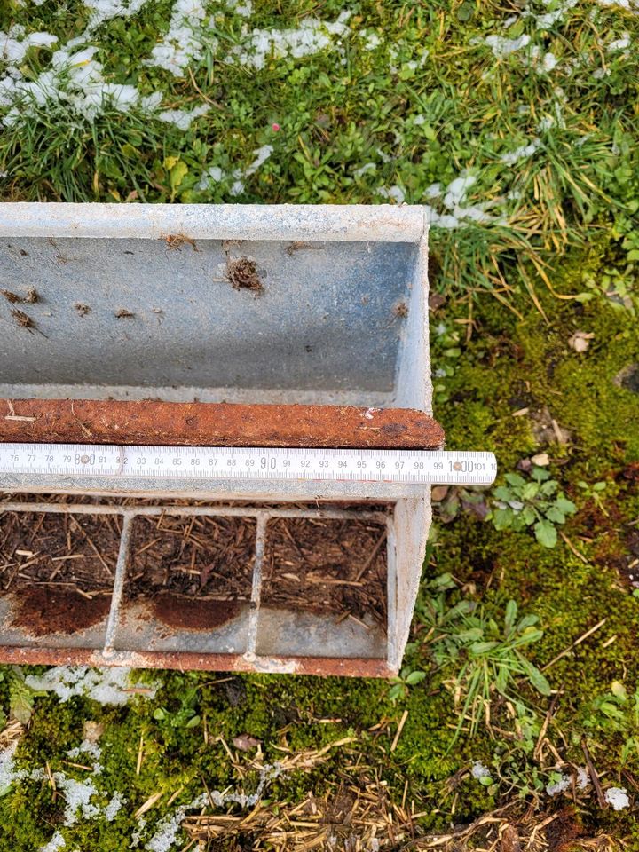 Futtertrog, Futterspender, Futterrinne in Dornstadt