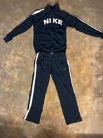 Nike Vintage Tracksuit/ Trainigshose Größe M Hessen - Weimar (Lahn) Vorschau