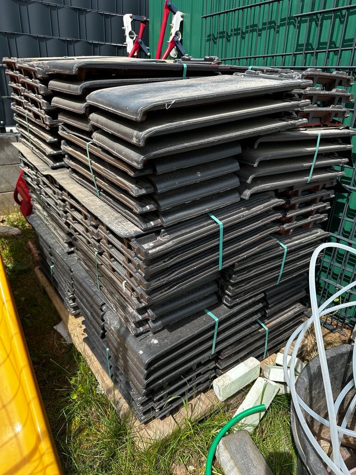 Erlus Linea Glattziegel Sintergrau engobiert in Waldfriede bei Birkenfeld