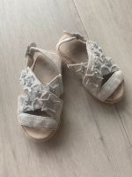 UGG Sandalen Silber in 23,5/ stylisch/ Schnäppchen!! Nürnberg (Mittelfr) - Nordstadt Vorschau