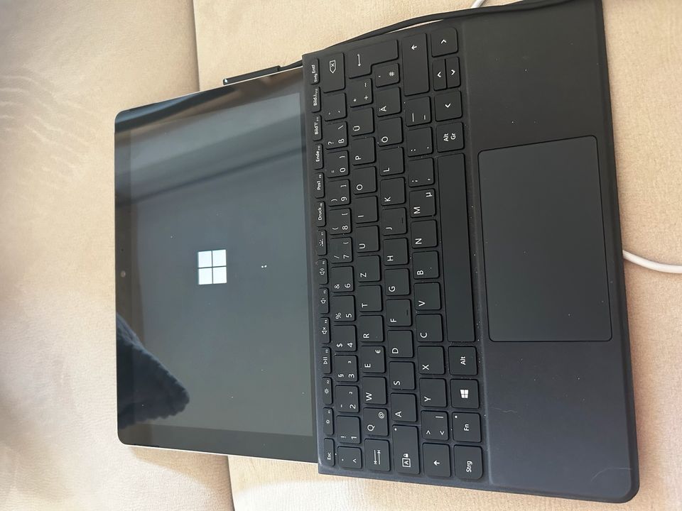 Microsoft Surface Go Model 1824, 8 GB RAM mit Tastatur in Welden