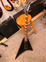 Jackson E-Gitarre schwarz mit EMG Tonabnehmer Brandenburg - Finsterwalde Vorschau