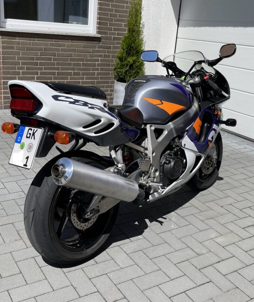 CBR 900 RR SC33 wie neu original Sammlerzustand in Erkelenz