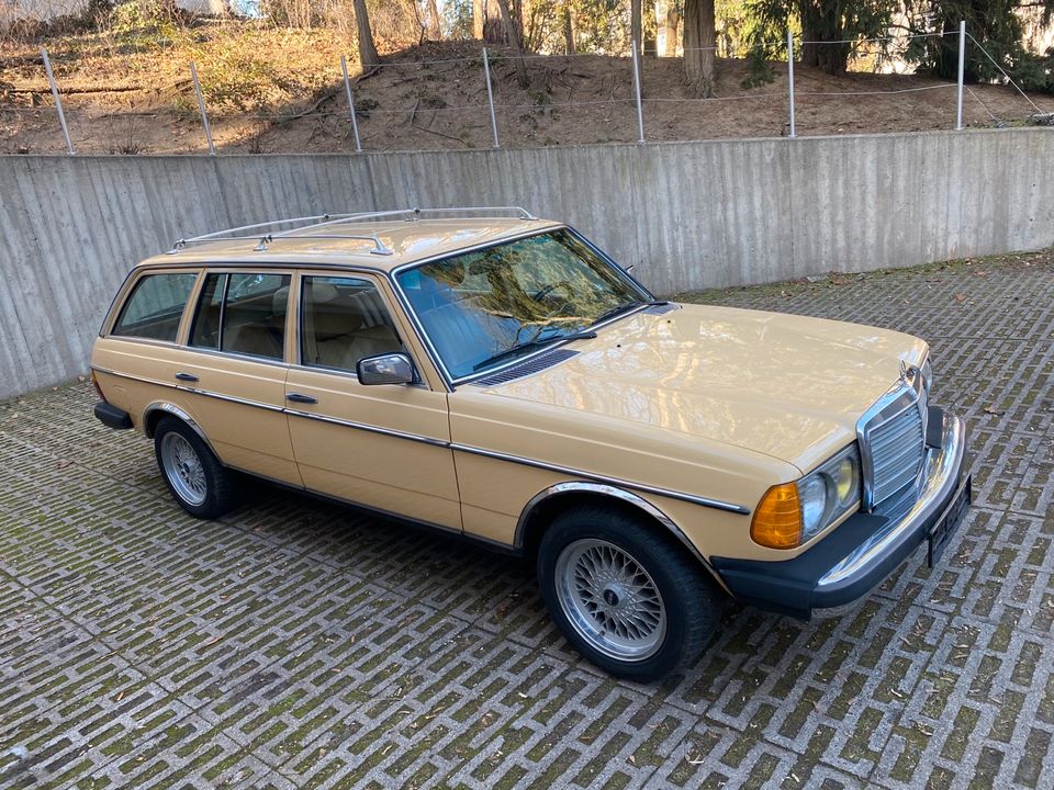 MERCEDES BENZ W123 T 300 TDT OLDTIMER 7 SITZER KLIMA H TEMPOMAT in Berlin