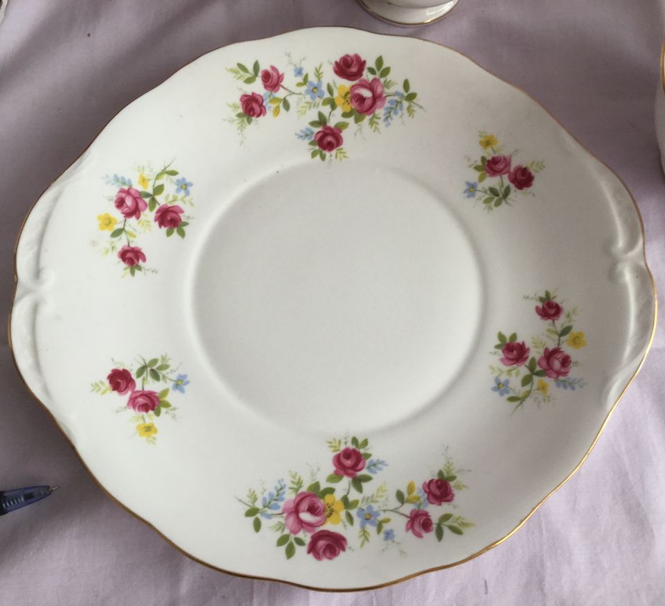 CG Ridgway Potteries Bone China Queen Anne Teeservice 19teilig gu in Breitscheid