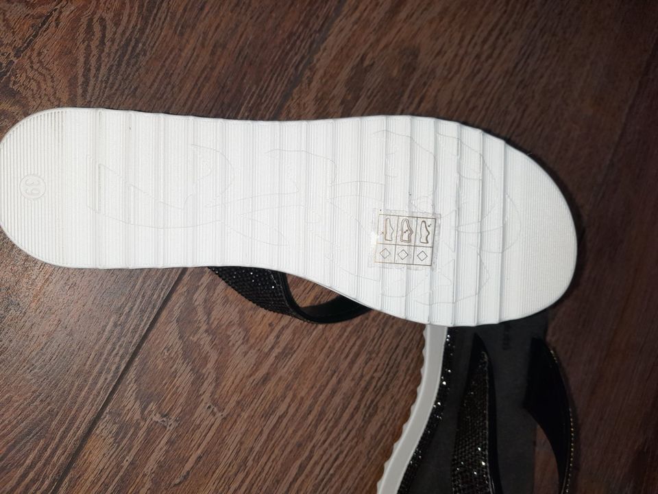 Laura biagiotti shop flip flops