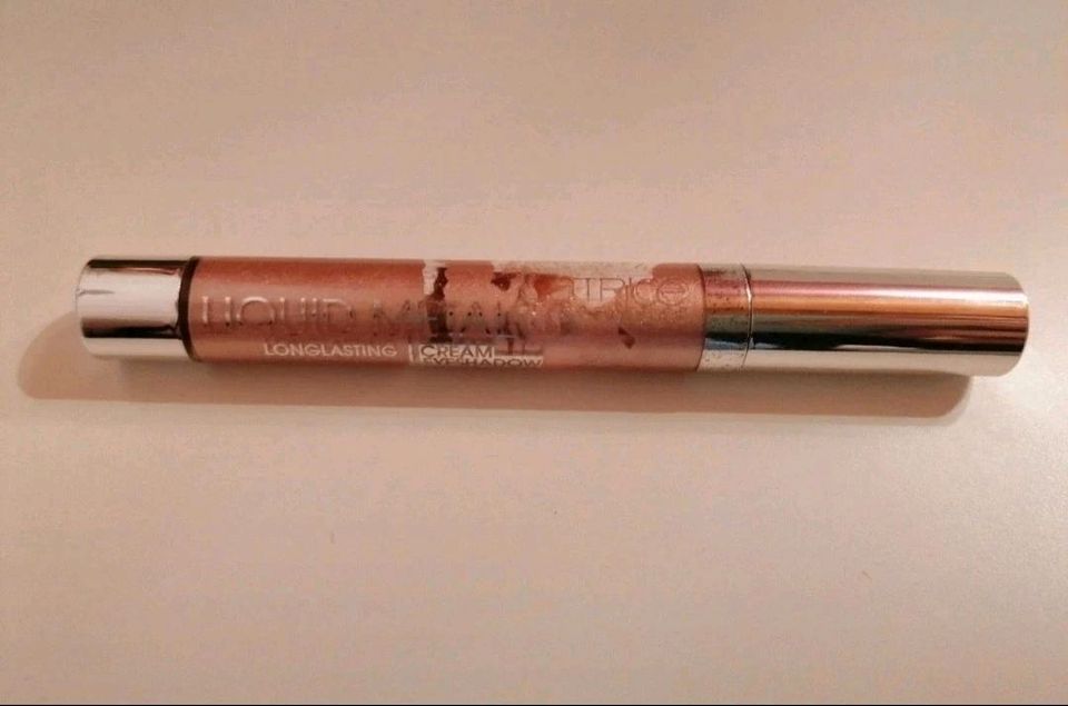 Catrice liquid metal cream eyeshadow in Hohenberg a.d. Eger