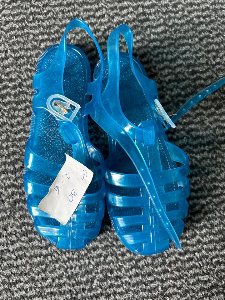 Badeschuhe Größe 30 in blau, ungetragen. in Ravensburg