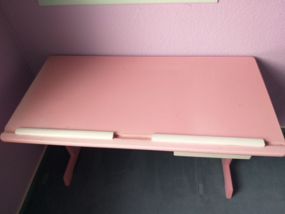 Kinderschreibtisch, Schultisch rosa/weiß, höhenverstellbar in Weyhe