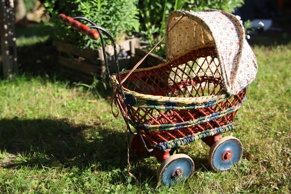 Antiker Puppenwagen - Handarbeit in Bärenstein