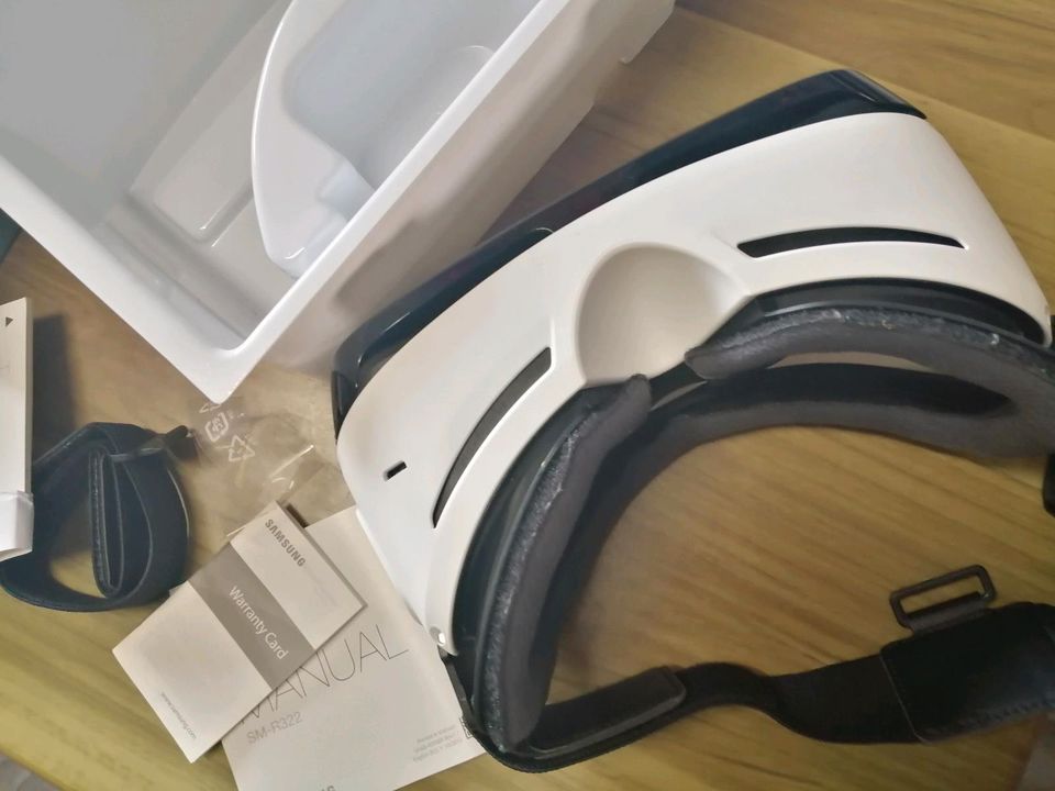 Samsung Gear VR Virtual Reality Brille weiß in Morsbach