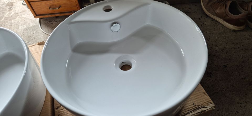 2 Aufsatzwaschbecken Keramik 46 cm in Kremmen