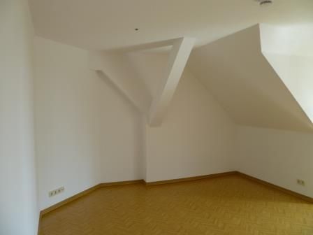 Sanierte Dachgeschoss-Wohnung in Nienburg in Nienburg (Saale)