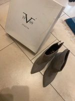 V1969 Italia ungetragene hohe graue Schuhe Versace Nordrhein-Westfalen - Moers Vorschau