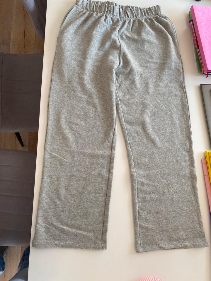 NEU Forever 21 Hose / Jogginghose French Terry wide leg, grau, L in Ahrensburg