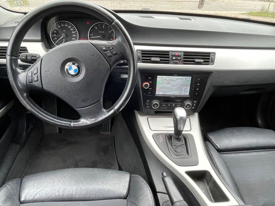BMW 325d Touring 3.0 D Automatik in Malsch