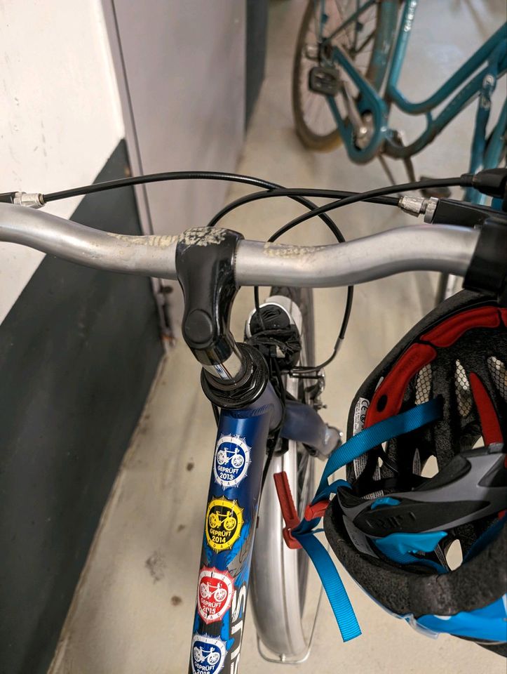 Pegasus Jungen Fahrrad inklusive Fahrrad Helm in Hamburg
