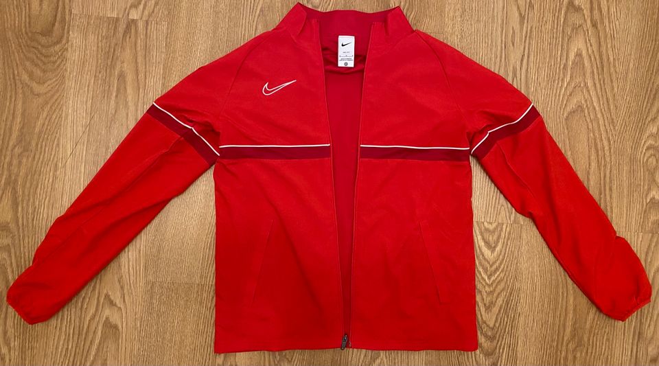 Nike Trainingsjacke Academy 21 NEU Größe M rot in Salzgitter